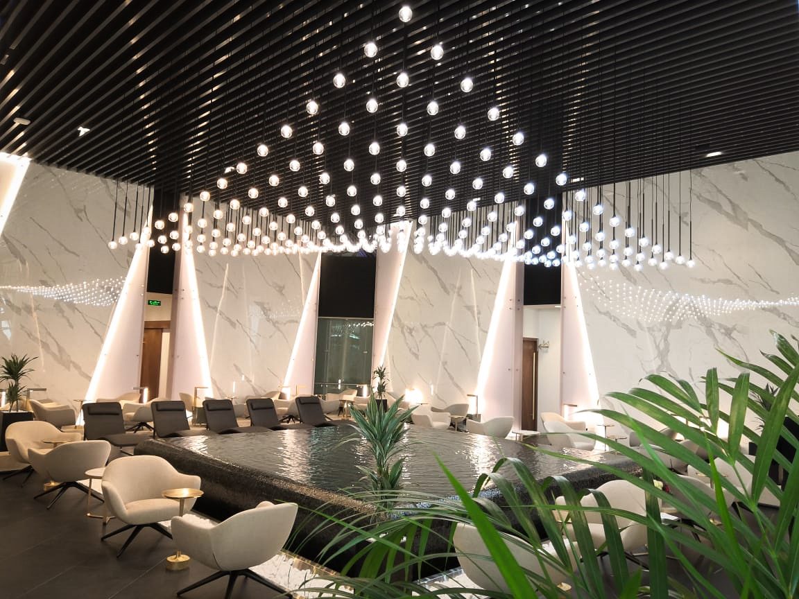 La Majan Lounge, progettata da F&M ME, nel numero di Ottobre della rivista Oman Economic Review (OER)