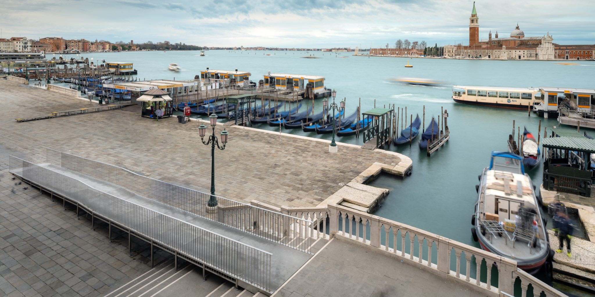 Interventi di abbattimento delle barriere architettoniche ponti veneziani, Venezia – Riva degli Schiavoni e centro storico