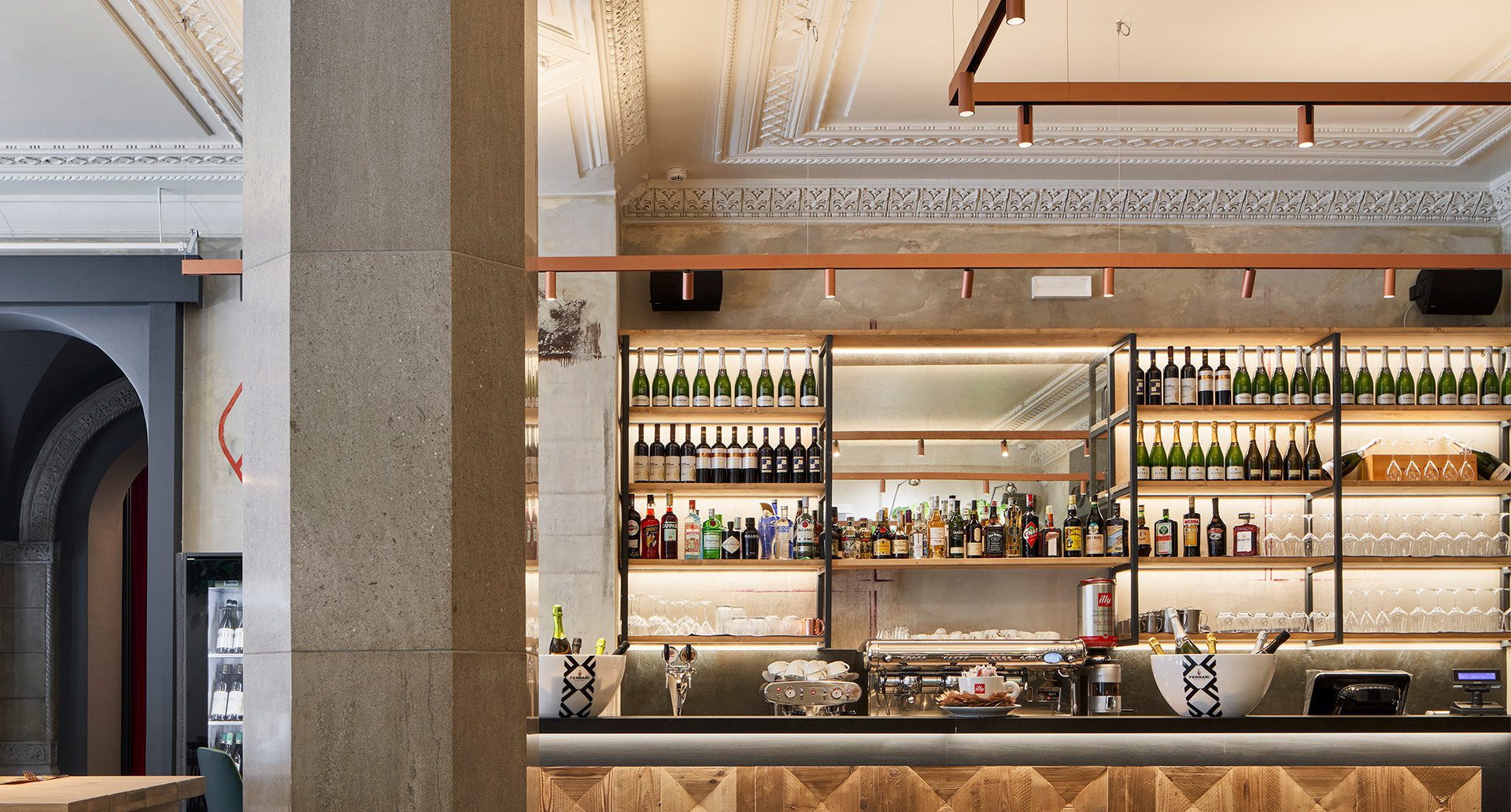 Ristrutturazione edificio esistente per Modernist Hotel