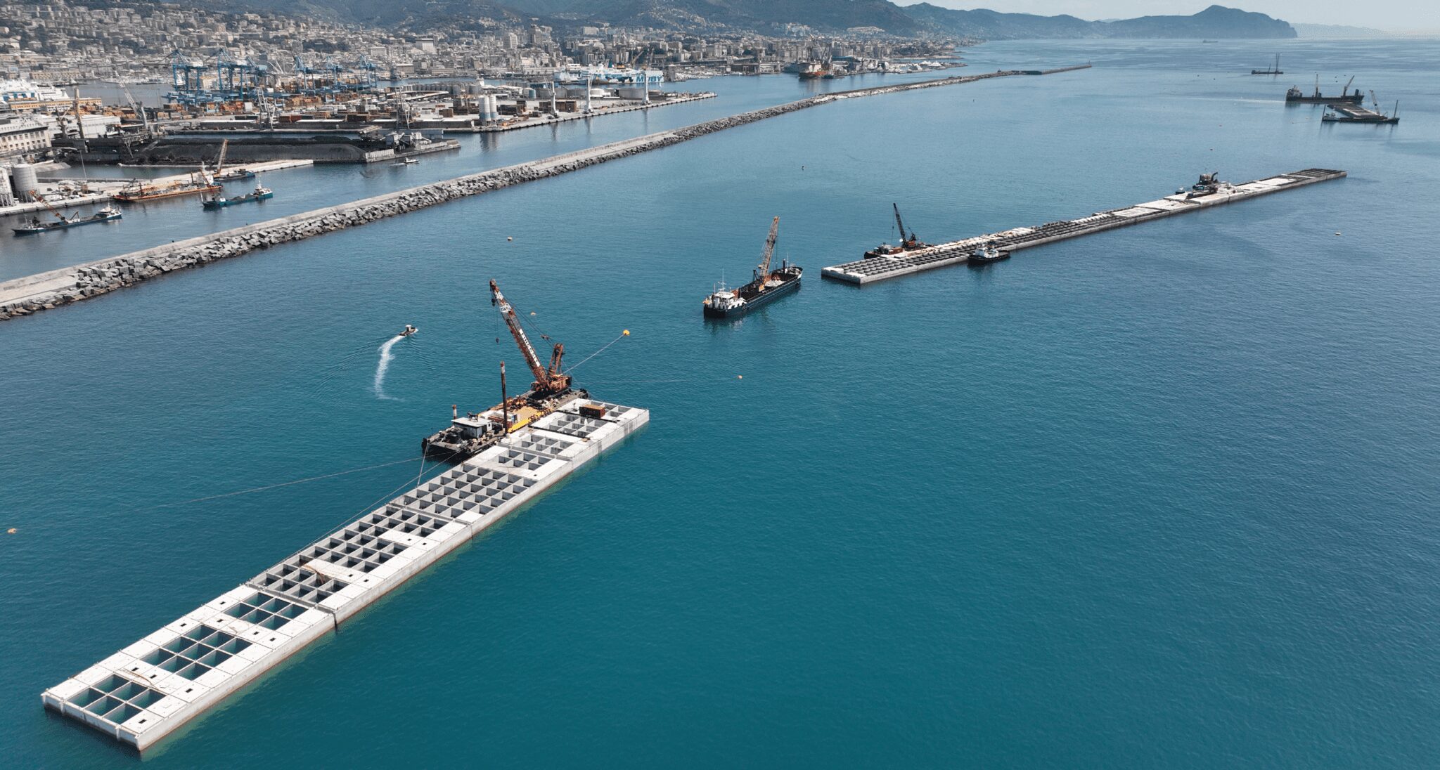 La Nuova Diga Foranea di Genova cresce: superato il primo chilometro.